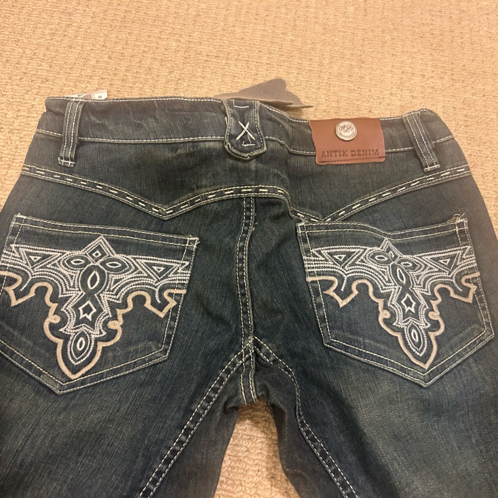 Antik Denim embroidered Fleur de Lis Jeans NWT Size 29
